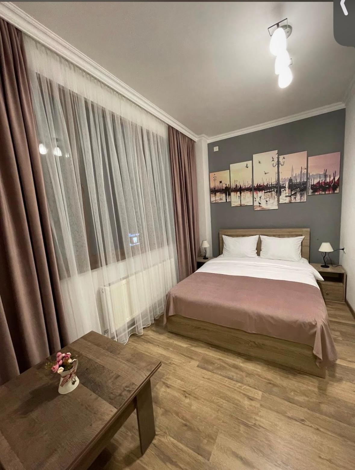 Feier Hotel Jereván Kültér fotó